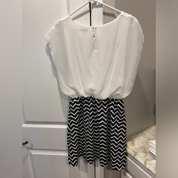 Speechless Black & White Chevron Dress Juniors Large - Picture 6 of 12